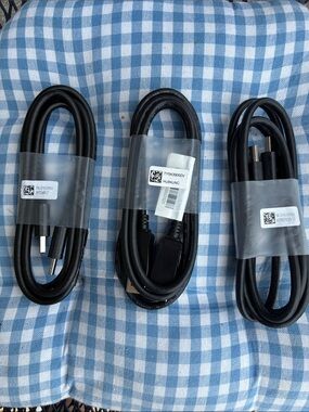 Black DisplayPort-to-DisplayPort Cable